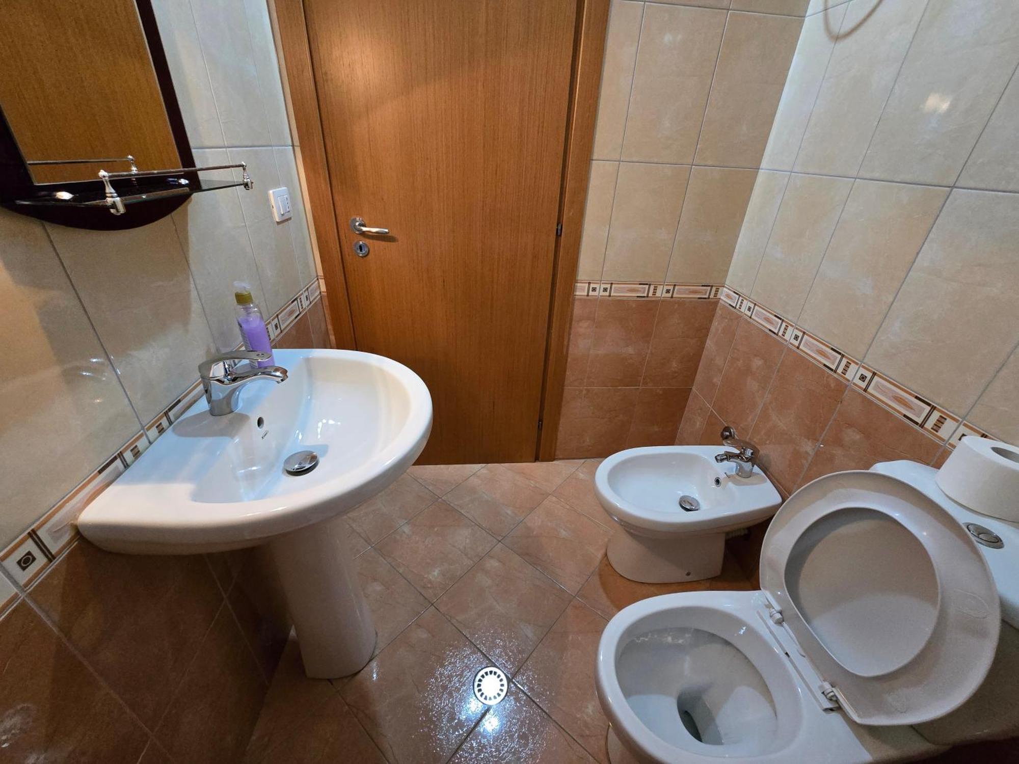 Modern , Quiet , Family Friendly & Fully Furnished Apartment Vlorë Buitenkant foto