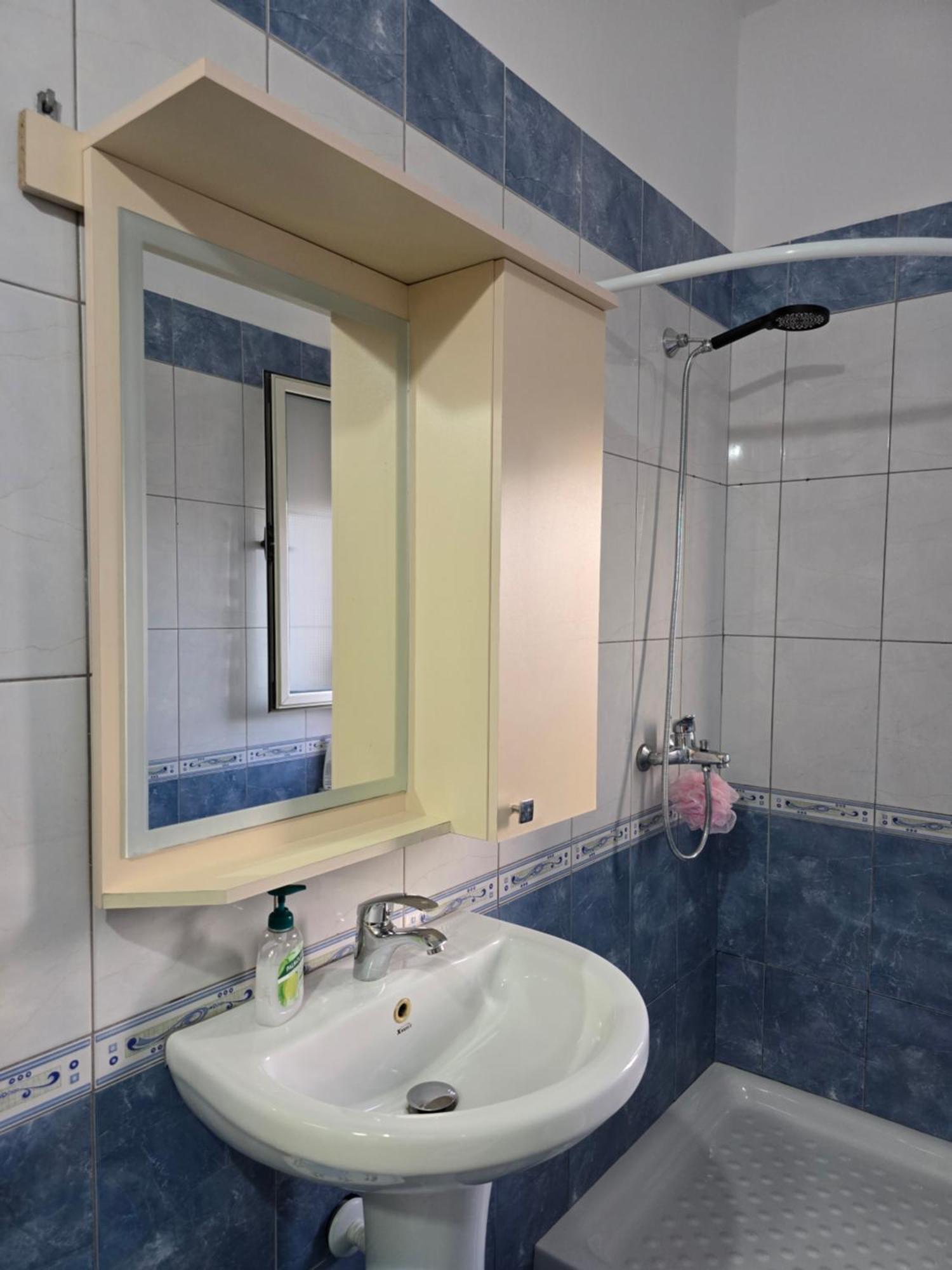 Modern , Quiet , Family Friendly & Fully Furnished Apartment Vlorë Buitenkant foto