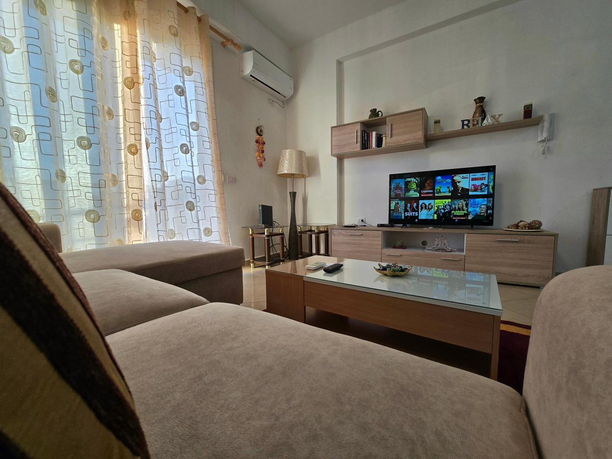 Modern , Quiet , Family Friendly & Fully Furnished Apartment Vlorë Buitenkant foto